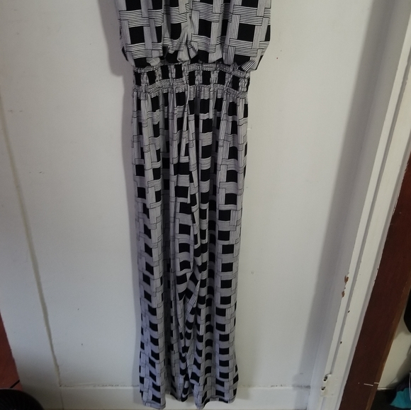 Kate & Lily Sleeveless All Over Print Jumpsuit - Picture 9 of 16